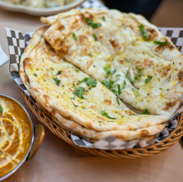 BIKANER-VEG-OF-PUROHIT-Ji-BUTTER-NAAN